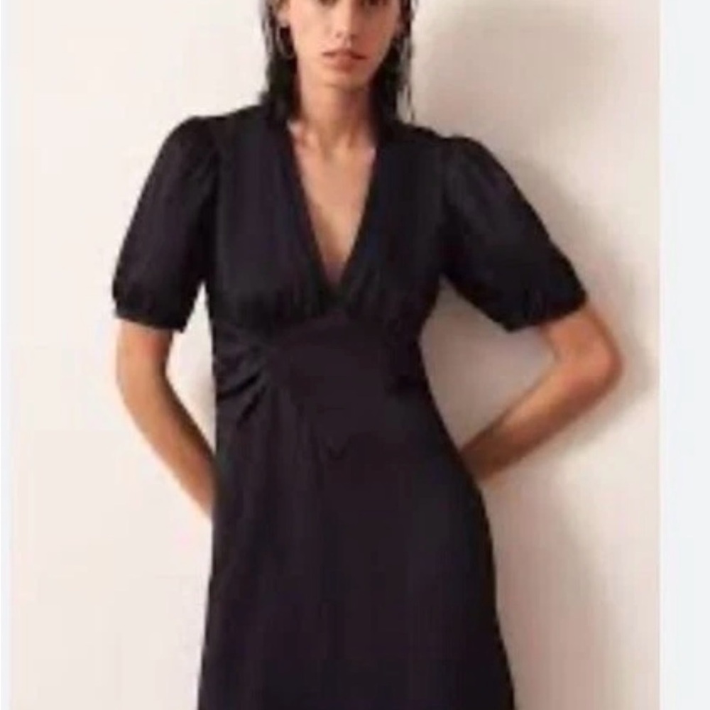 ❤️ BA&SH Black V-Neck short Sleeve Dress